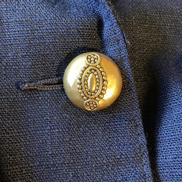 Vintage Sag Harbor navy blazer with beautiful buttons with shoulder pads - Picture 2 of 4
